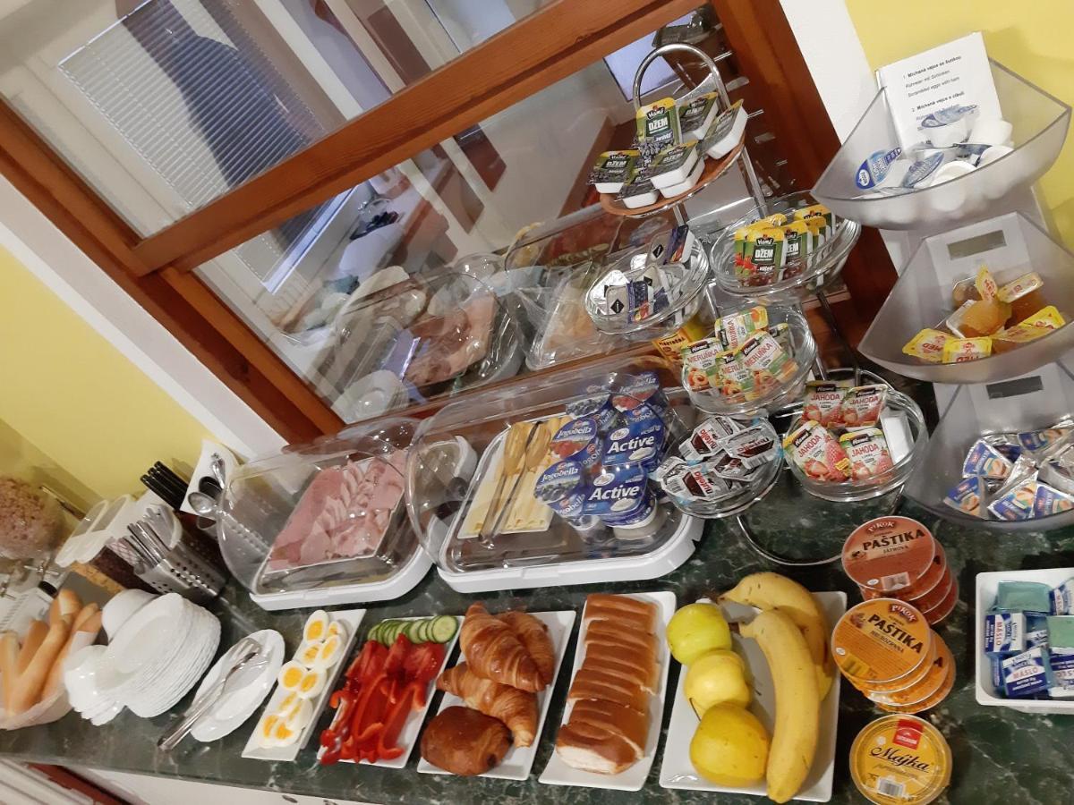 布尔诺 H+M膳食旅馆酒店 外观 照片